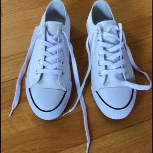 SOLD** BRAND NEW Never Worn Converse Style White Sneakers Size 6.5